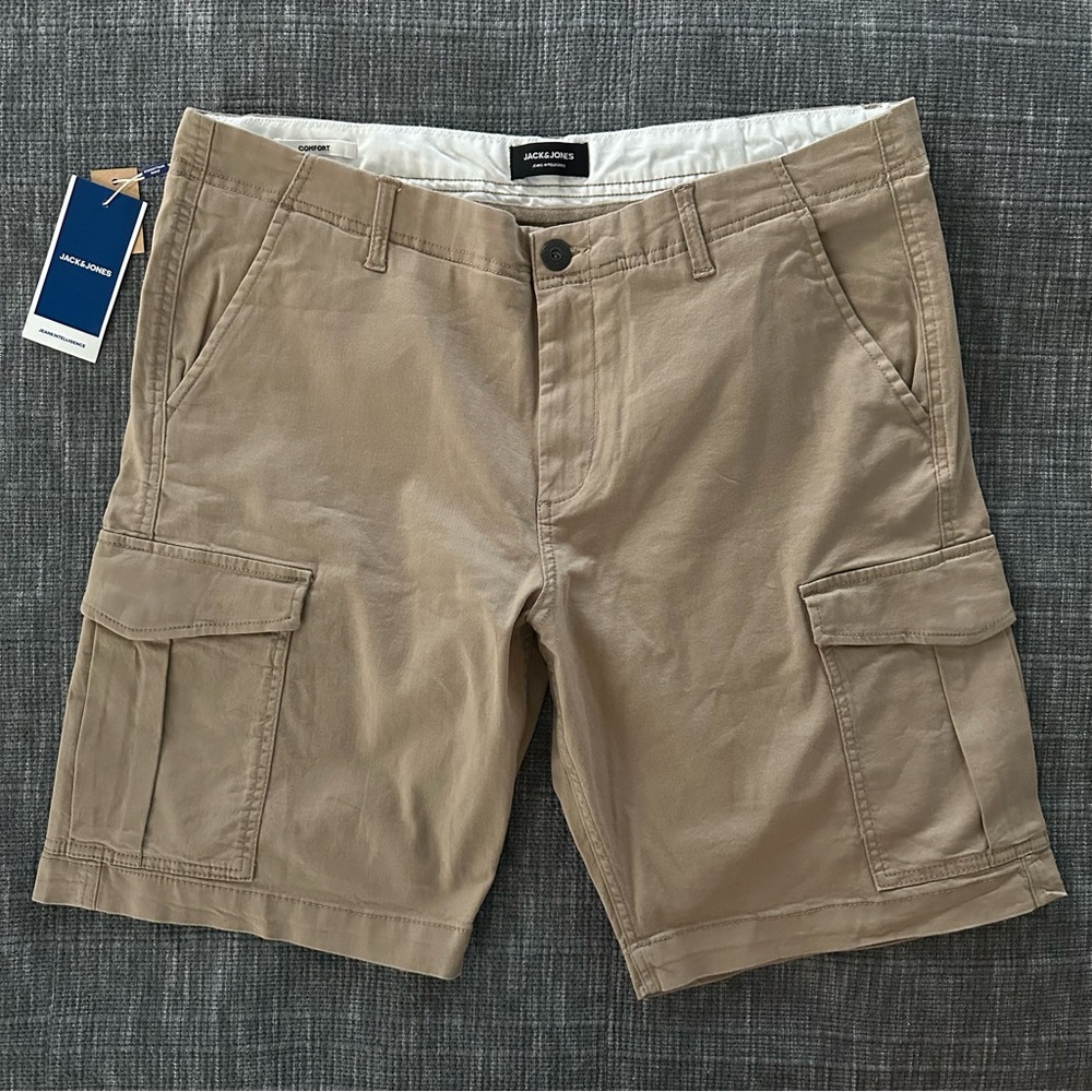 💯NEW💯Jack & Jones Cargo Shorts, XL